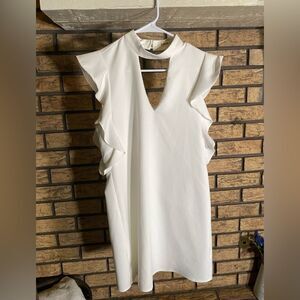 White essue vneck collared dress‎